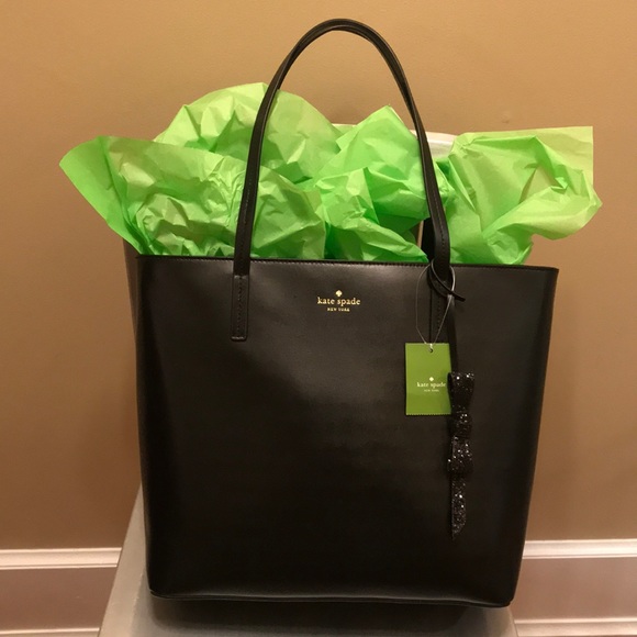 kate spade Handbags - Kate Spade “Karla” Tote